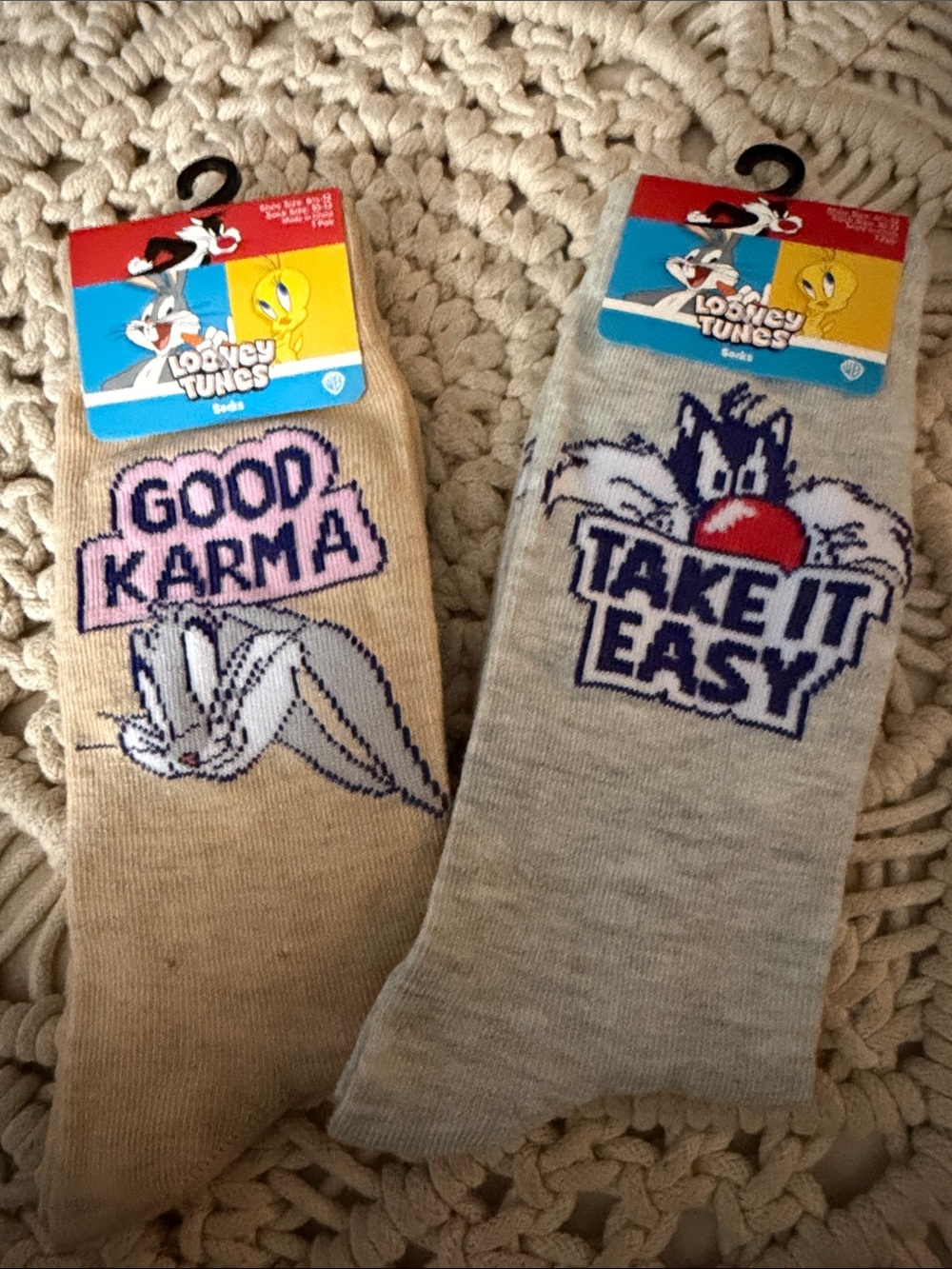 Warner Bros. Looney Tunes Socks - Beige & Gray with Character Slogans